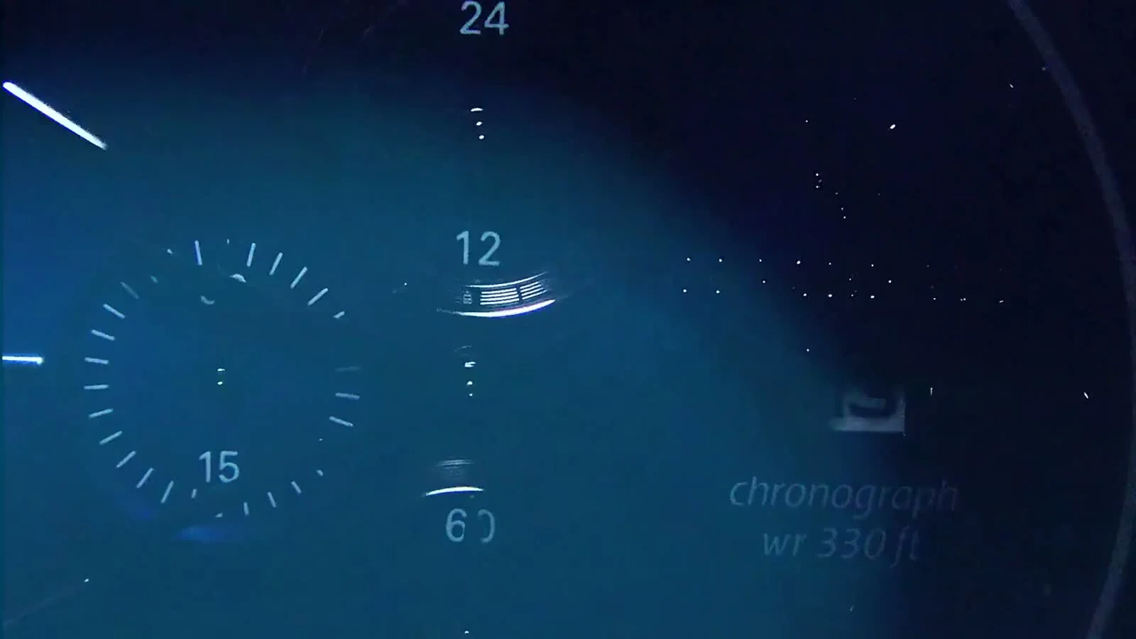 Reloj Maserati entre gotas de agua